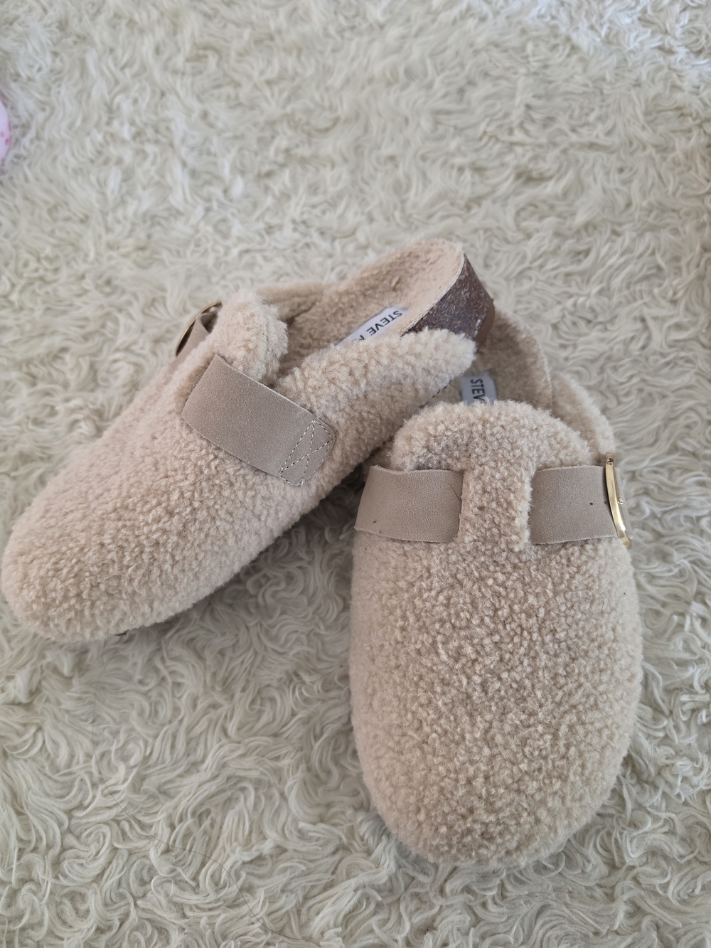 Steve Madden Cozy Shearling Mule - Beige